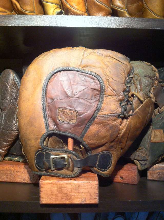 Edward K. Tryon G280 Basemitt Back