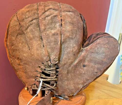 Folk Art Catchers Mitt Back