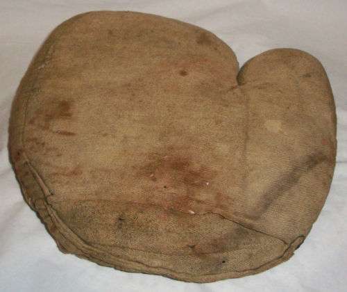 Folk Art Mitt Sewn Perimeter Back
