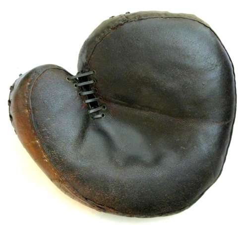 Folk Art Mitt With Finger Guard Front