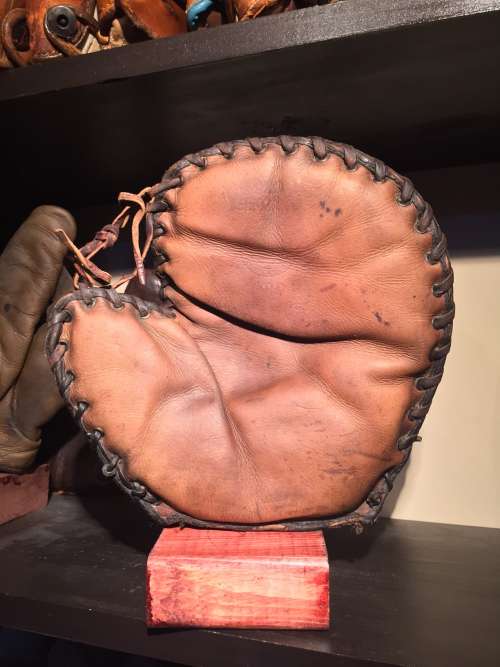 Goldsmith 432 V Notch Basemitt Front