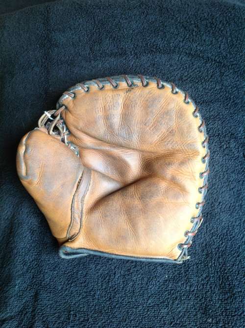 Goldsmith Bulldog Basemitt Front