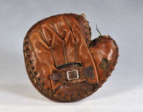 Chief Meyers Goldsmith CM Catchers Mitt Back