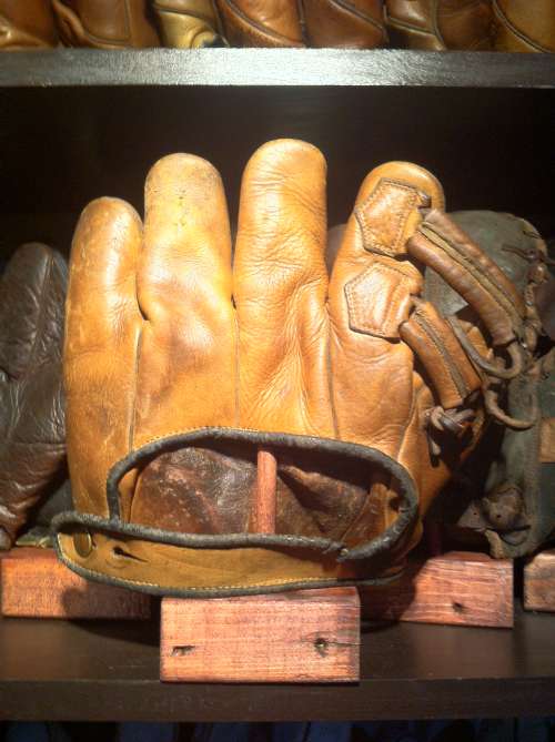 Leo Durocher Goldsmith LD Back