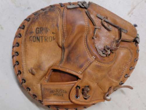 Honus Wagner Sporting Goods Sportrite Catchers Mitt Back
