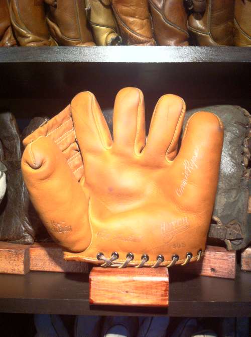 Connie Ryan Hutch 40S Front