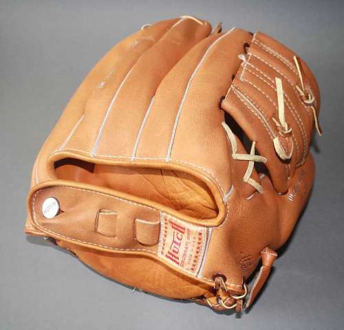 Early Wynn Hutch EW Back