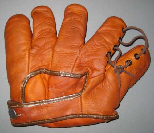 Gene Thompson Hutch 28 Back