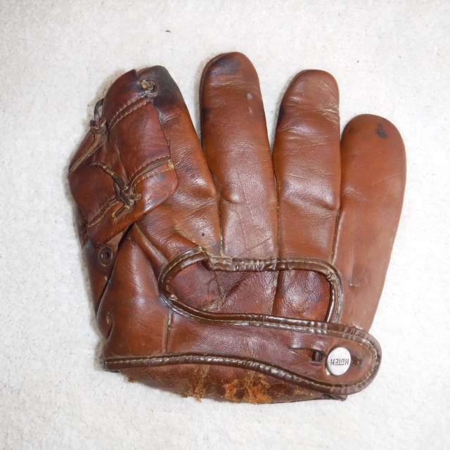 Gene Thompson Hutch 28FR