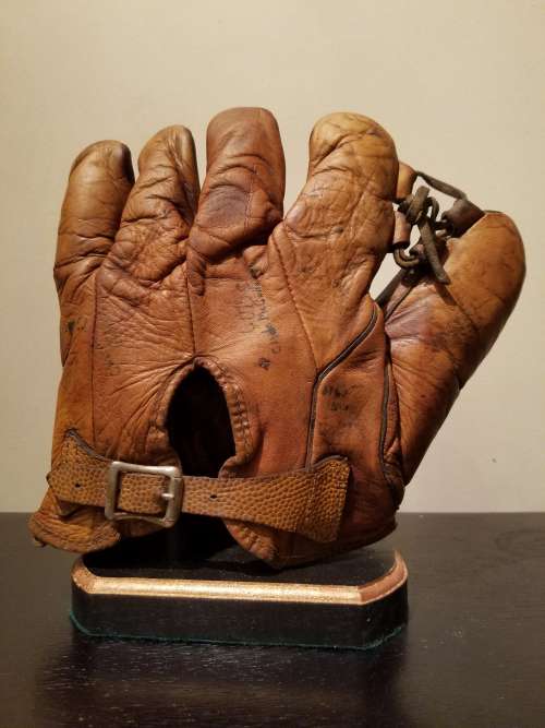 Len Kahny Hutch Back Matt