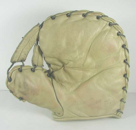Stokes and McGown Mitt Front - Australia
