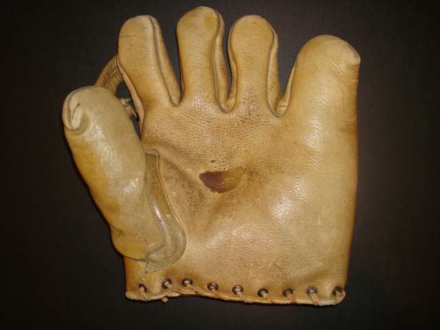 Wilson Victoria Glove Front - Mexico