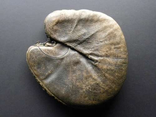 J.A. Peach L110 Catchers Mitt Front