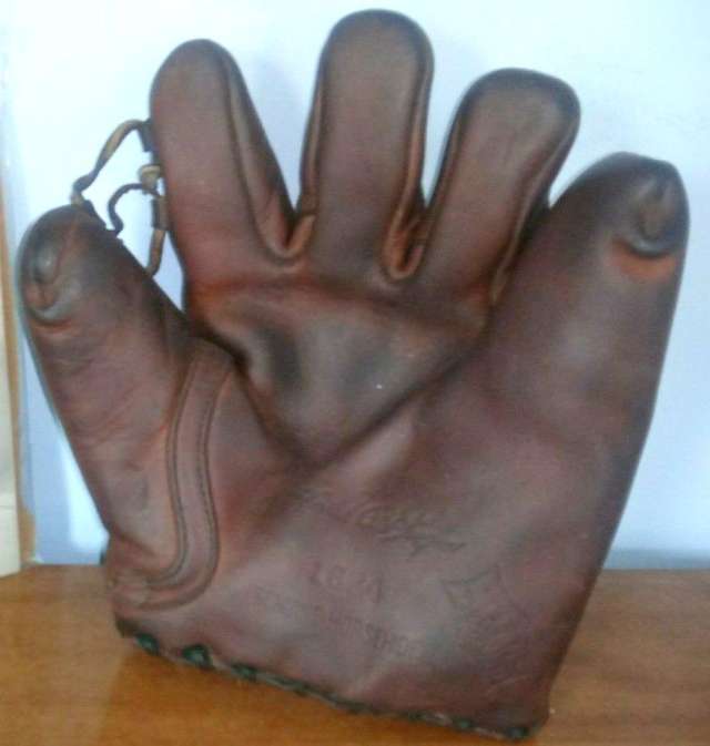 Pie Traynor JC Higgins 1674 Front