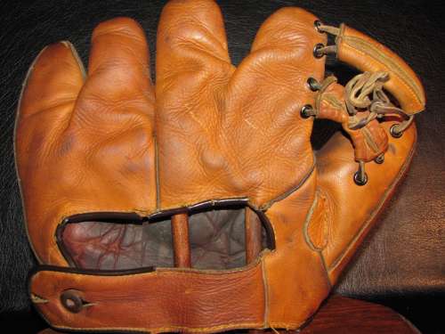 Joe DiMaggio OK Stubby Finger Back