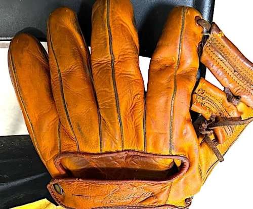 Joe DiMaggio Spalding 133 Back