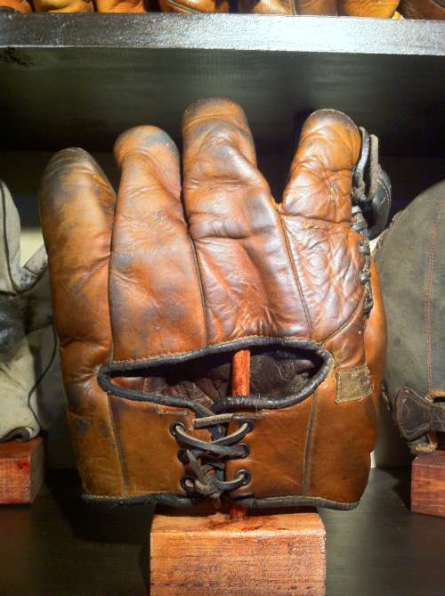 Alex Kampouris Ken Wel Laced Glove Back