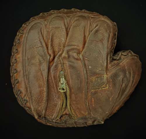 Muddy Ruel Ken Wel Zipper Back Catchers Mitt Back