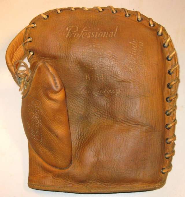 Lou Gehrig Banner B164 Basemitt Front