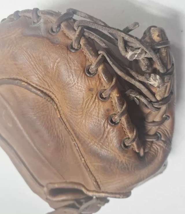 Lou Gehrig Basemitt Back