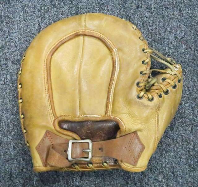 Lou Gehrig Pennant 434 Basemitt Back