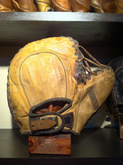 Lowe & Campbell A135 Basemitt Back