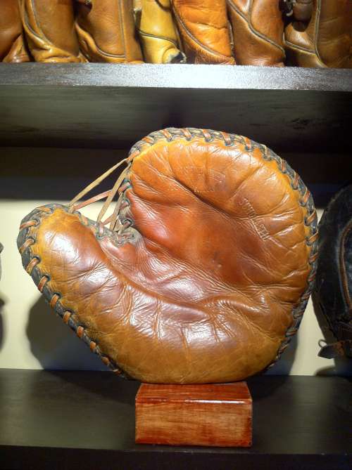 Lowe & Campbell A135 Basemitt Front