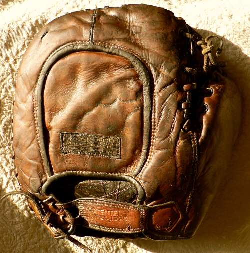 Lowe & Campbell Ace Model Basemitt Back