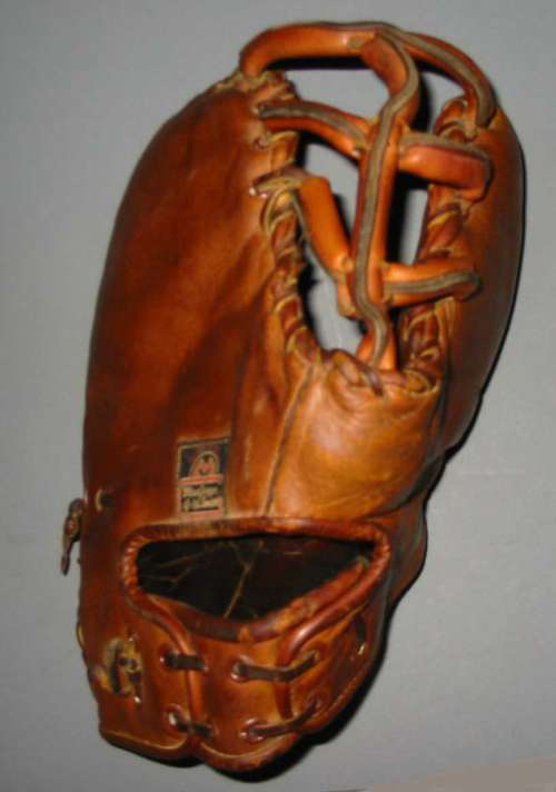 MacGregor Goldsmith Snare Mitt Back