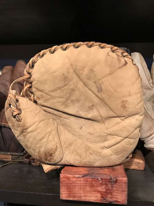 Marathon Two Tone Basemitt Front