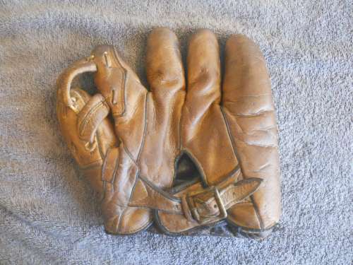 Monte Pearson Marathon 4233 Back