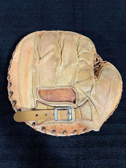 Eddie Phillips McKinnon 1340 Catchers Mitt Back