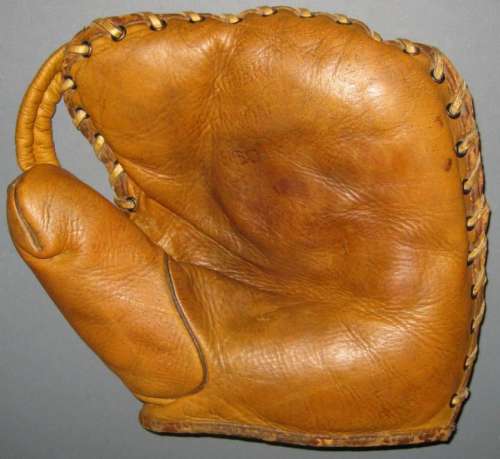 McKinnon B30 Basemitt Front