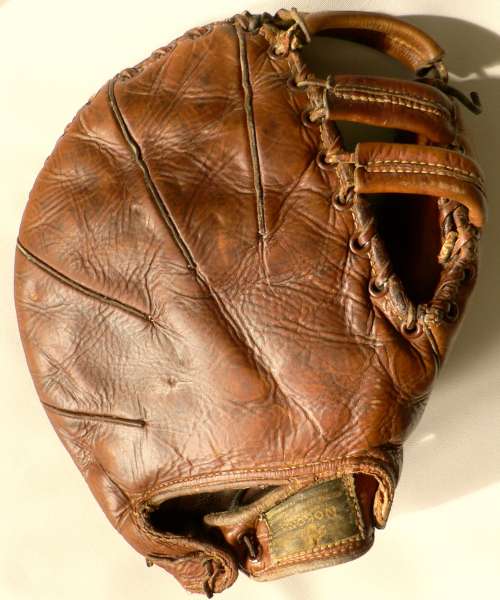 Art Shires Nokona BM80 Basemitt Back