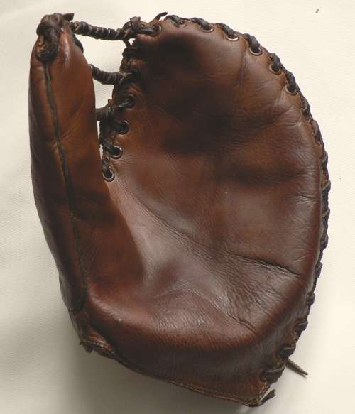 Nokona Basemitt Front