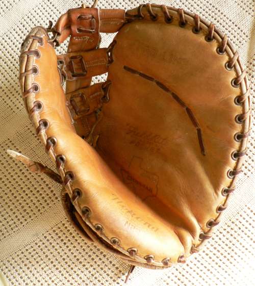 Nokona N22 Basemitt Front