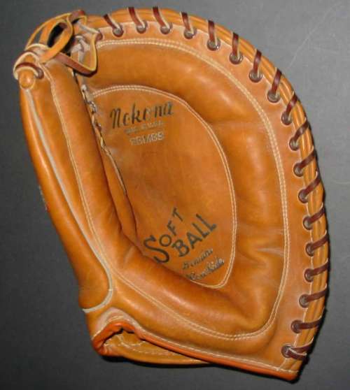 Nokona SBM89 Softball Mitt Front