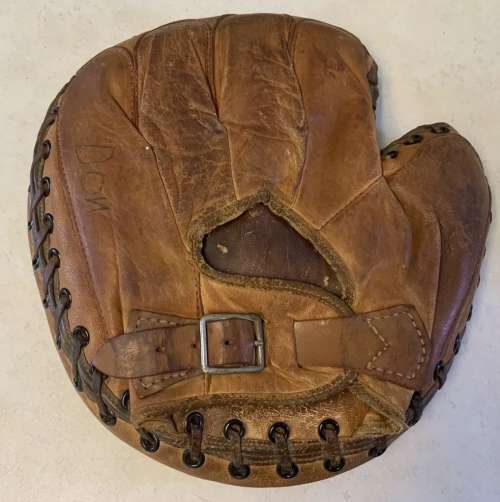 Nokona Buckle Back Catchers Mitt Back
