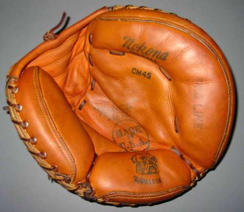 Nokona CM45 Bulldog Catchers Mitt Front