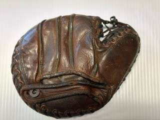 Nokona Cub Catchers Mitt Back