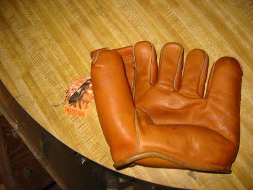 Chico Carrasquel Nokona G32 Front