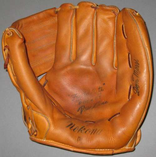 Don Mossi Nokona DM Front