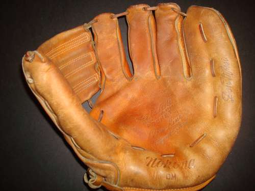 Don Mossi Nokona DM Front