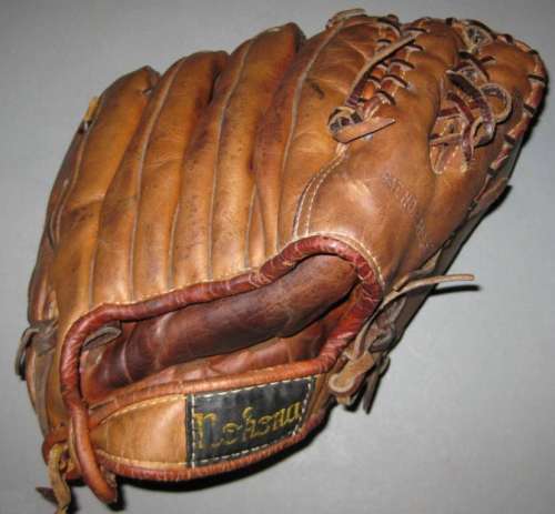 Don Mossi Nokona TST20 Back
