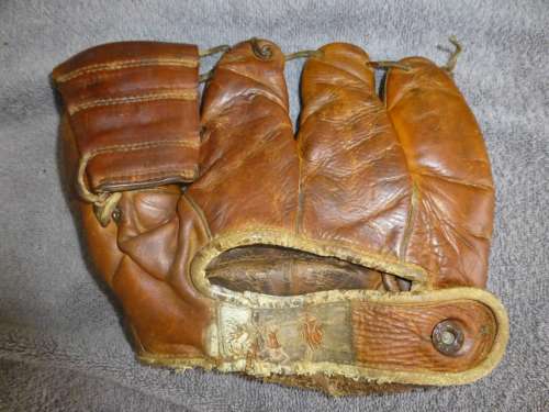 Eddie Chandler Nokona G18 Back