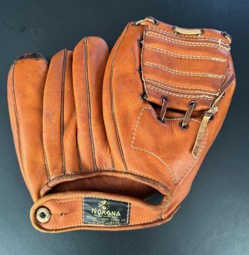 Joff Cross Nokona G33 Back