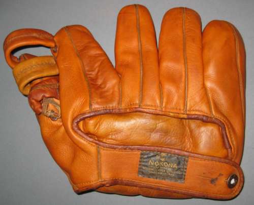 Joff Cross Nokona G33 Back