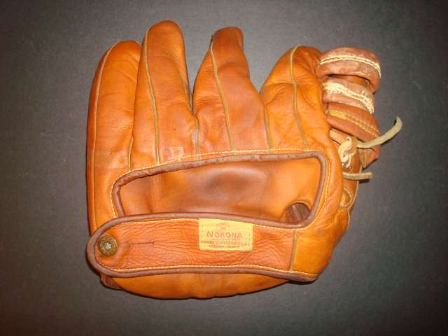 Joff Cross Nokona G33 Back