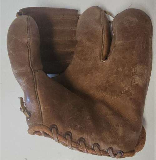 Nokona G57 Two Finger Front