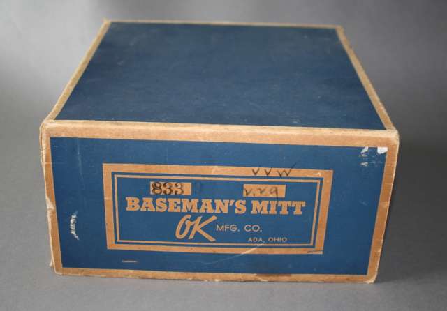 OK 833 Baseman's Mitt Box
